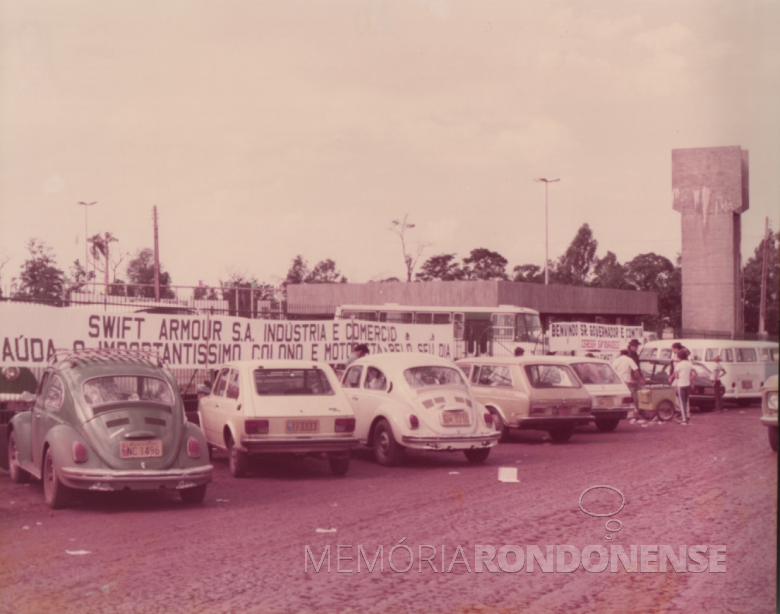 10ª página - Estacionamento na Rua  Ceará, em frente ao Módulo Esportivo.