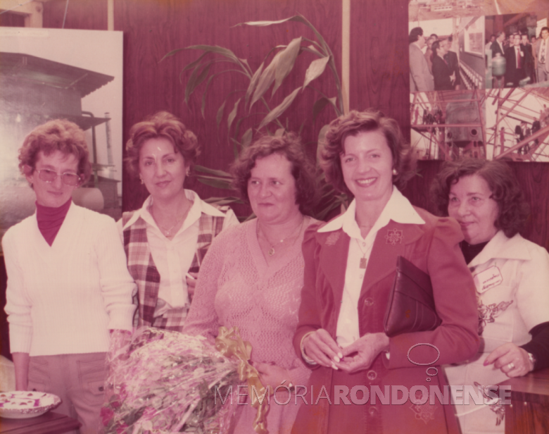 25ª página - da esquerda à direita:   ; Nice Braga, primeira dama do Paraná; Ivene Scherer, 1ª dama de Marechal Cândido Rondon; Elizabeth Wanderer, esposa do deputado estadual Werner Wanderer, e a rondonense Magdalena Wenzel. 