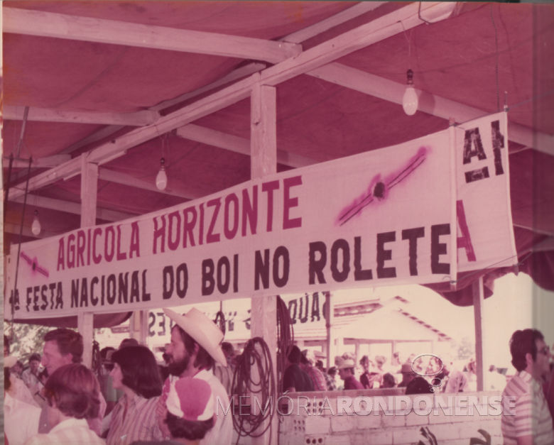 14ª página - equipe da Agrícola Horizonte que assou um dos bois no roleta da Festa Nacional.