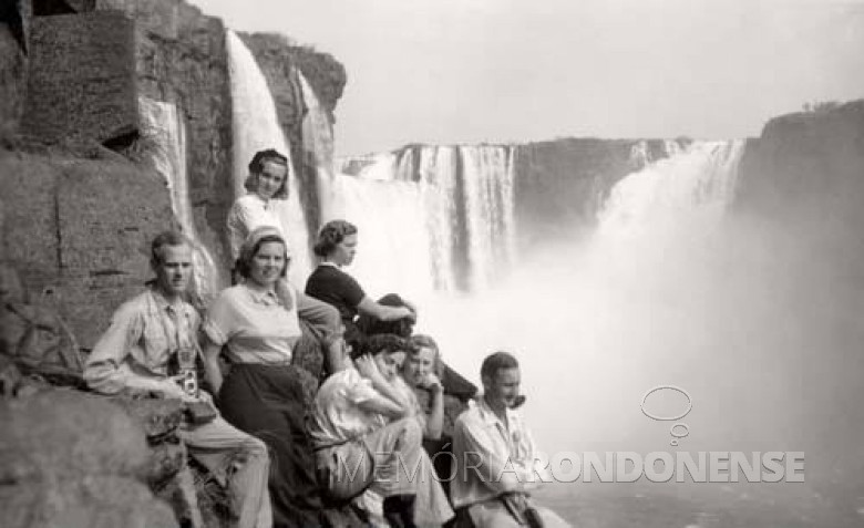 Turistas, em 1951. Foto: Aglael Morgensten Oliva/Acervo Memória das Cataratas.