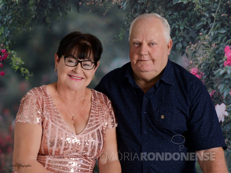 Marlene Terezinha e Milton Hermann do Clube de Idosos Flor de Maio do distrito de São Roque.