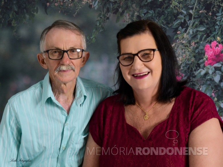 José Pedro e Lúcia Schmitt do Clube de Idosos Sempre Alegre de Vila Curvado.