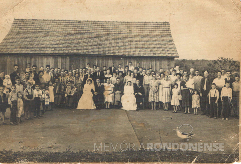 Casamentos no distrito de Horizonte, município de Marechal Cândido Rondon (PR), no final da década de 1950. 