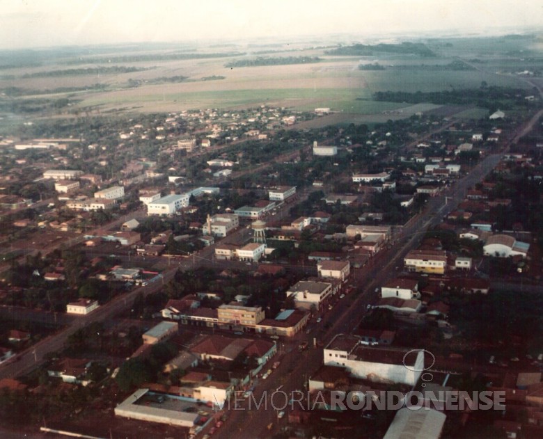 Vista aérea da cidade de Marechal Cândido Rondon (PR), em 1975.