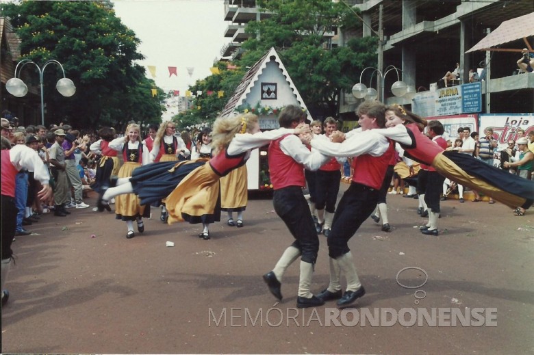 || Apresentação de grupo folclórico da cidade de Marechal Cândido Rondon durante o desfile.
