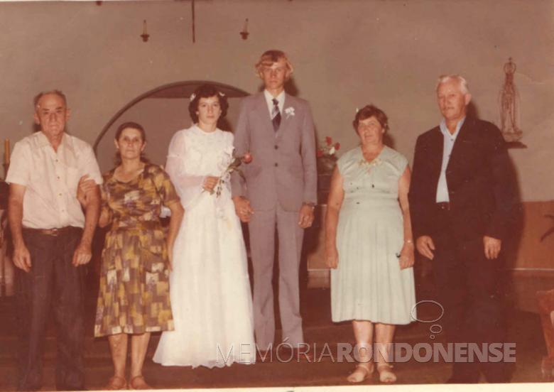 Noivos Terezinha Bendo e Soni Habeck com seus respectivos pais. 