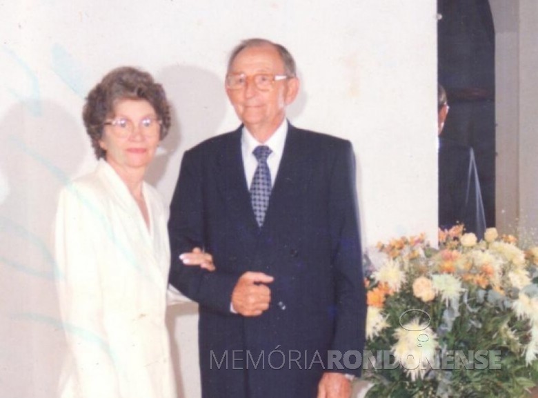 Casal Norma (nascida Pöttker) e Arlindo Alberto Lamb fotografado no dia da comemoração de suas Bodas de Ouro, em