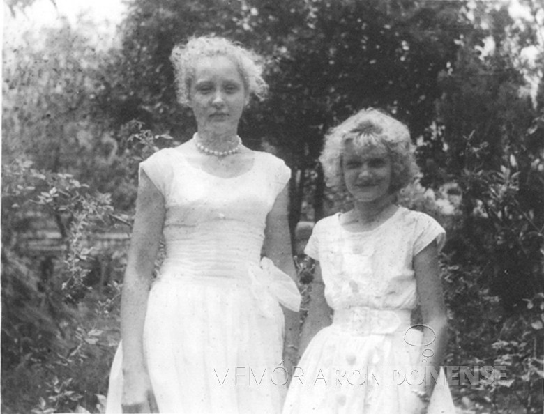 As irmãs Clair e Lenir Winter, filhas do casal Elli Maria e Waldi Winter,  em  1962.