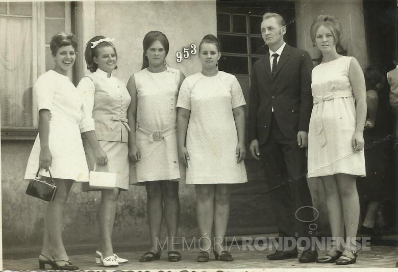 Filhos do pioneiro casal Edmundo e Hilda Zastrow Koch; da esquerda a a direita: Carmen, Valmi, Nercy, Lori, Ivo e Neomia. 
Imagem: Acervo Clélia Regina Ritter 