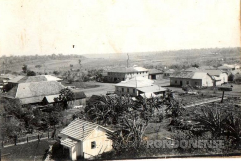 Marechal Cândido Rondon no começo da década de 1960. Vê-se, à esquerda, o telhado do extinto Bar Floresta, também conhecido como 