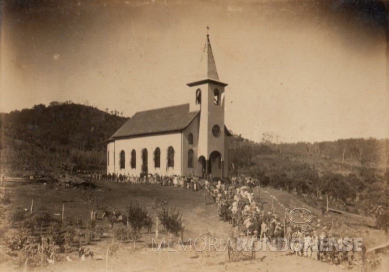 Inauguração da primeira Igreja Católica de Peritiba, SC, dedicada a Santo Isidoro. 
Muitos rondonenses e moradores do Oeste do Paraná foram batizados nessa igreja. 