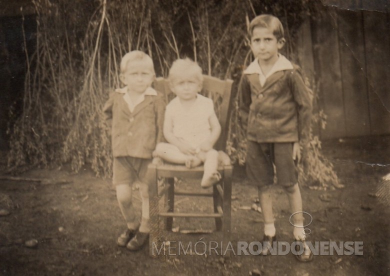 Os irmãos Bausewein: Jacó,  Alfredo e Jorge, em foto de 1941/42, tirada em Erechim, RS. 