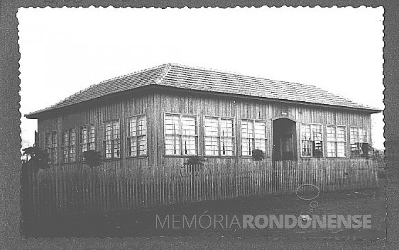 1º Grupo Escolar da então vila de  General Rondon. Era diretor do educandário o professor Valdomiro Liessem.