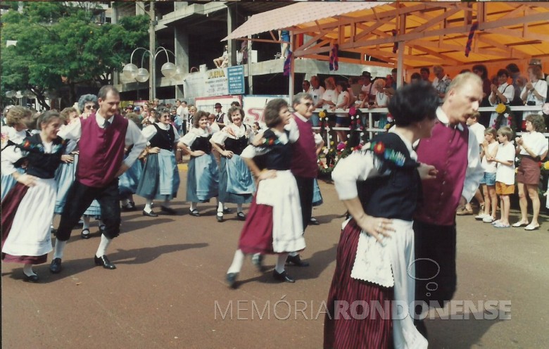 || Outro grupo folclórico rondonense se apresentando durante o desfile.