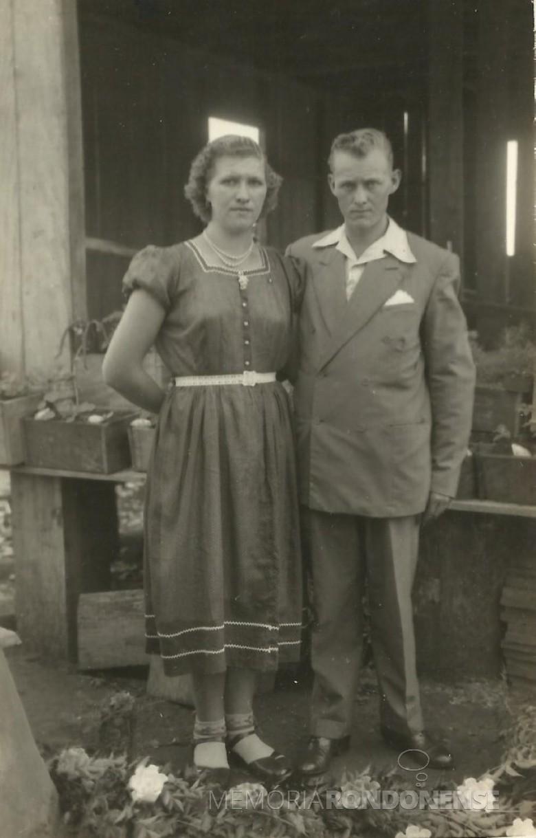 Casal pioneiro Ruth e Werno Zastrow, ele cunhado do casal pioneiro Ivo e Hilda Zastrow Koch. 