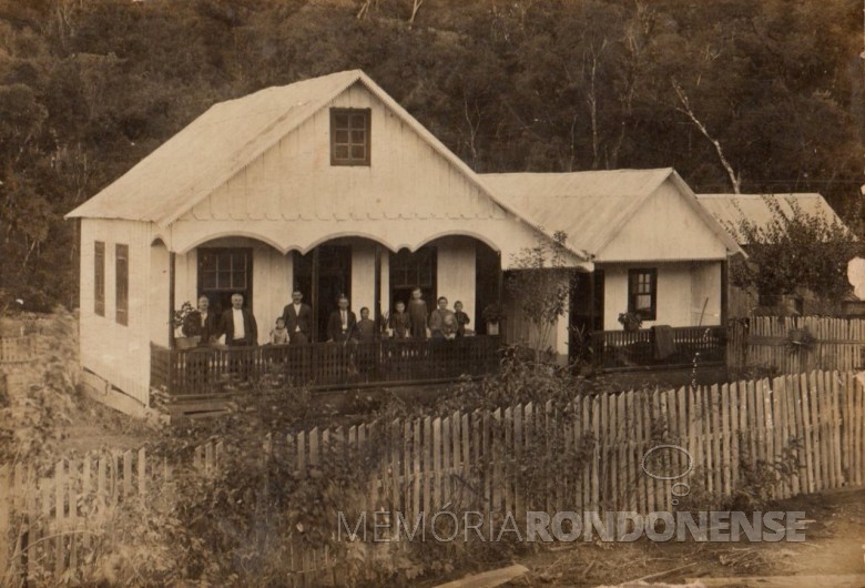 Residência do casal pioneiro rondonense Catarina (nascida Michaud) e Leopoldo Witeck, no interior do município de Peritiba, SC. 
