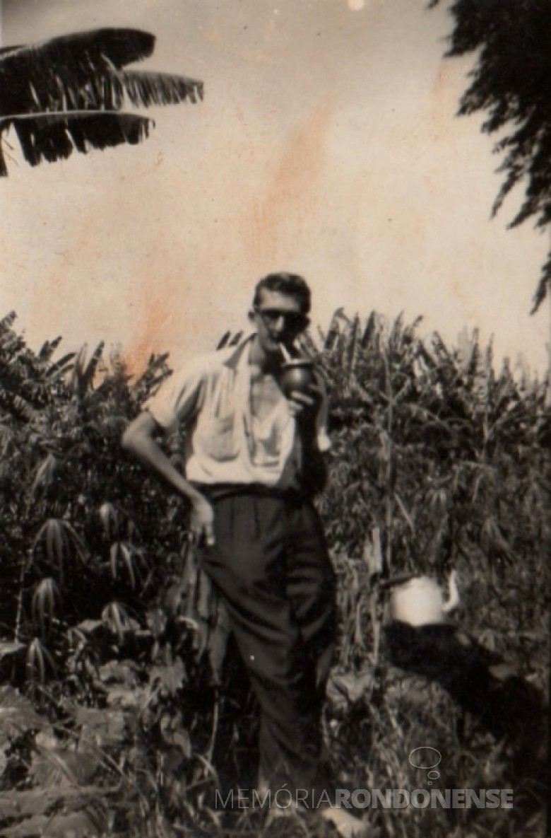 Outra imagem do pioneiro Alfredo Bausewein no começo de Marechal Cândido Rondon.