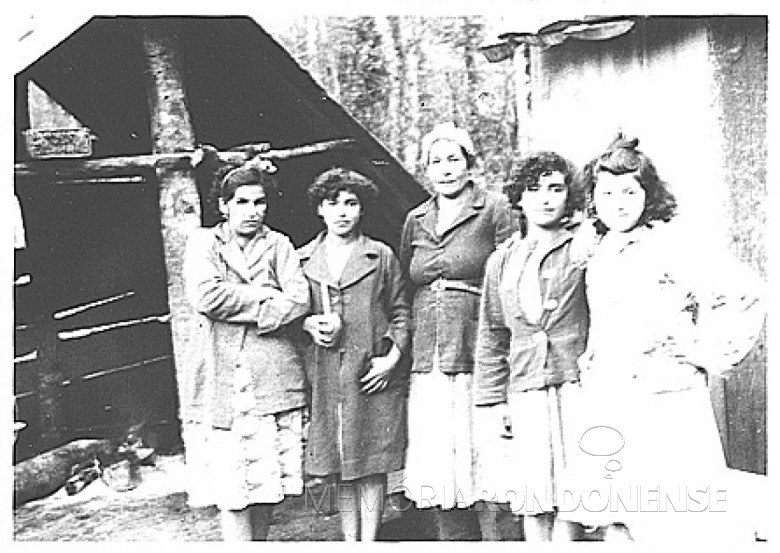 Nativas em Porto Mendes, em 1953.