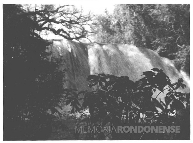 Queda d'agua da usina no rio Guaçu, no atual distrito de Novo Sarandi, no município de Toledo, em 1955.
