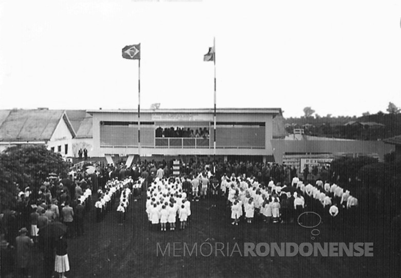Portal de entrada da Exposição Agropecuária de General Rondon, 1957.