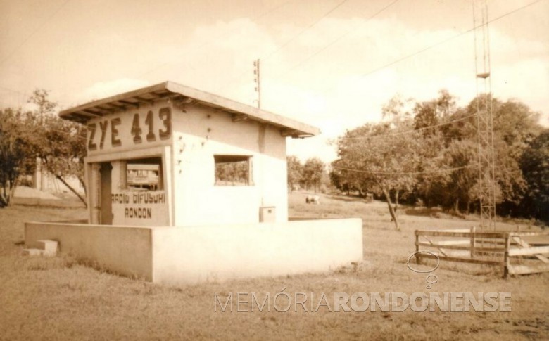 Cabine que abrigava o transmissor da então Rádio Difusora Rondon, que esteve instalada aos fundos do Teatro Municipal. A rádio agora é Rádio Difusora do Paraná. Os novos transmissores da emissora agora estão instalados na Linha Peroba.
