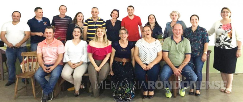 Grupo de netos do casal pioneiro, em foto tirada em 15 de julho de 2018, durante o Encontro da Família Bendo, em Novo Horizonte. 
Da esquerda à direita:   De pé: Marcio, Ilto, Deoclecio, Luciane, Jair, Rosane, Marcos Paulo, Sanda, Dirce, Angela e Arlete.
Sentados:  Paulo, Ana Lucia, Ivete, Ivone, Selma, Claudenir.