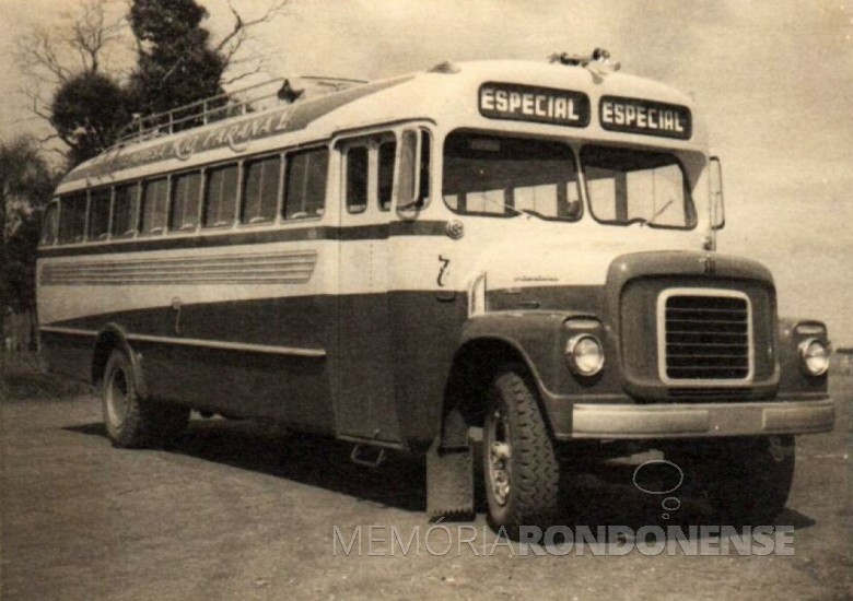 Ônibus (marca International) da Empresa Rio Paraná, de propriedade de Arlindo Alberto Lamb e irmãos.