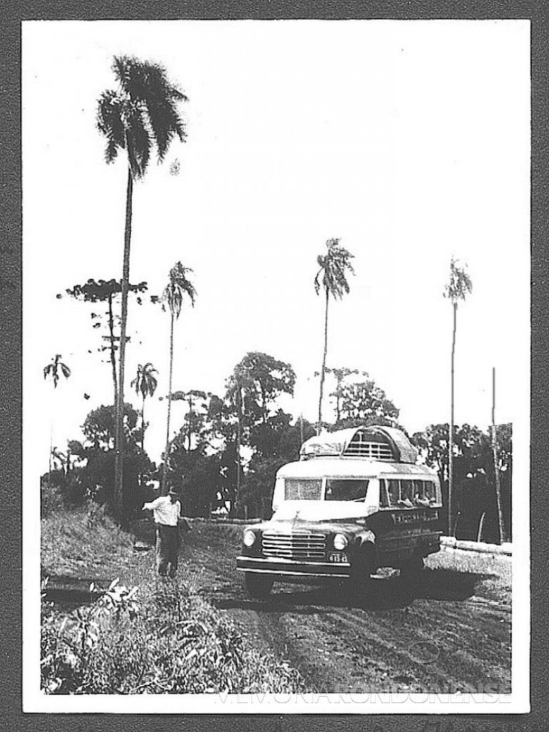 Ônibus em viagem de Ipira, SC, à então General Rondon,  em 1953.
Nesta 