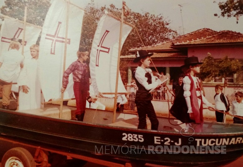 Desfile de Sete de Setembro na Avenida Maripa, na década de 1980. 