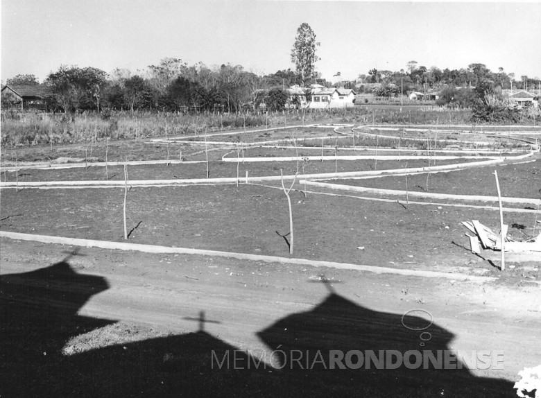 Construção da praça da sede distrital de  Porto Mendes, 1970.