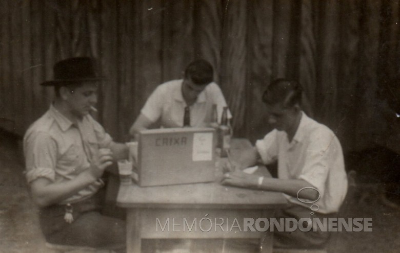 Funcionários da Maripa na então vila de General Rondon. 
Da esquerda a direita: Alzido Schroeder, Alfredo Bausewein e Erich Ritscher. 