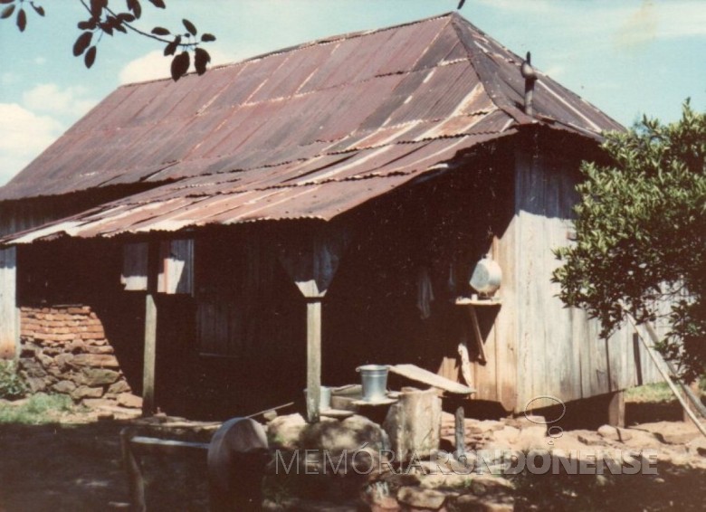Residência do imigrante Franz Witeck construída em sua propriedade na Linha Esperança. 
Fotografia feita na década de 1980. 
