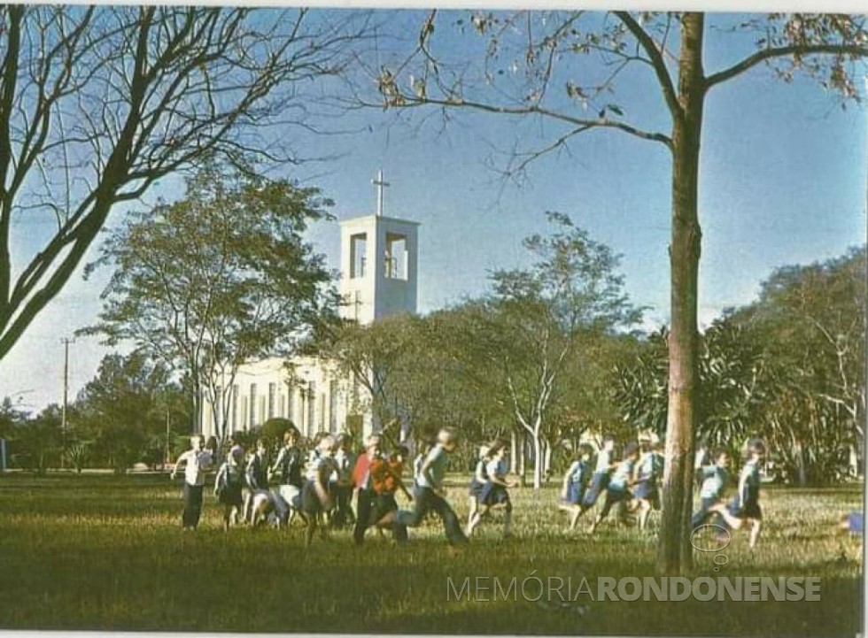|| Praça Willy Barth na cidade de Marechal Cândido Rondon, na década de 1970.
Imagem: Acervo da rondonense  Heiderose Liessem  Mayer
