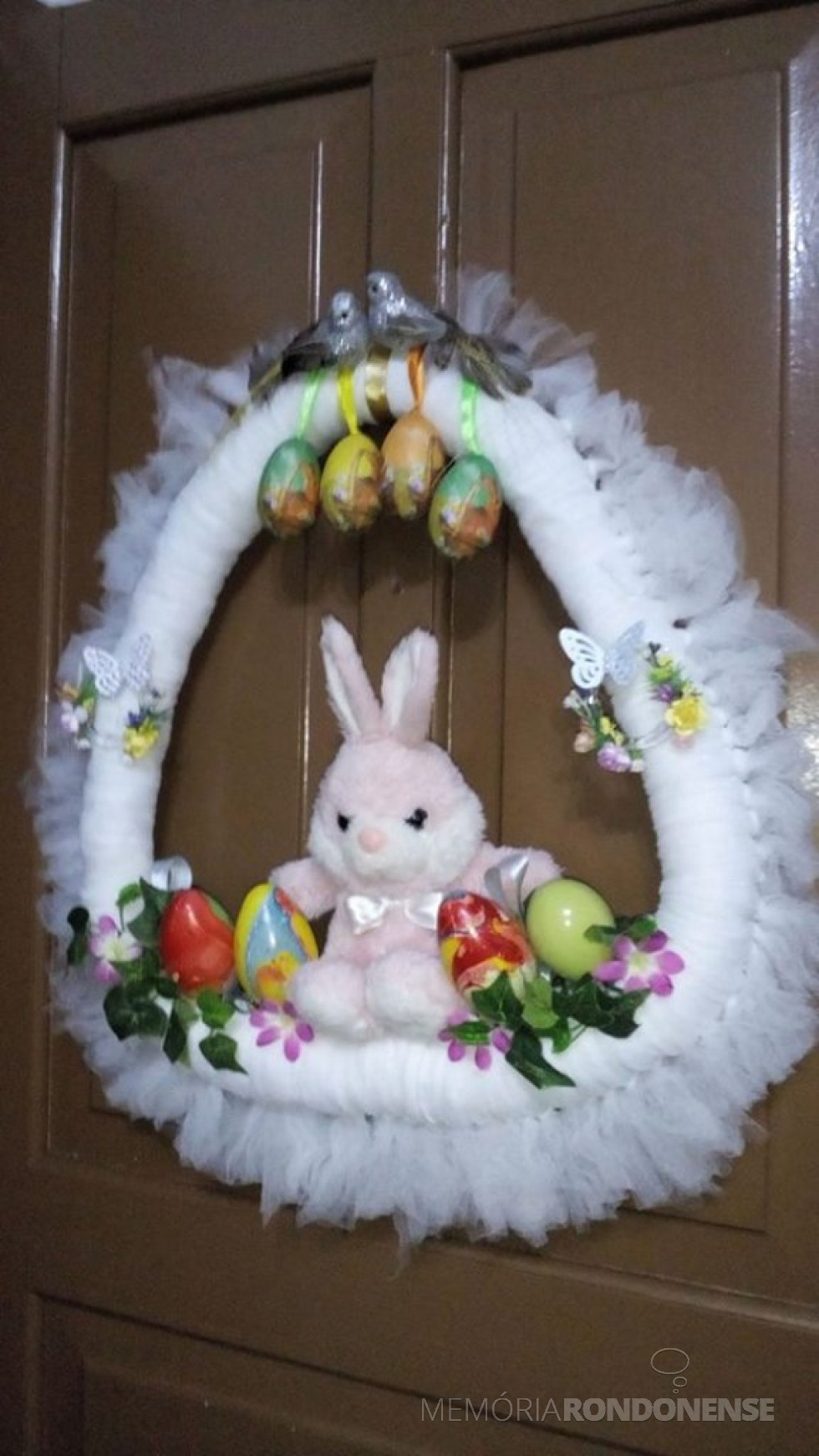 || Decoração de porta marcando a Páscoa 2017 na residência da rondonense Mery Hinkel Flores. 
Imagem: Acervo pessoal - FOTO  11 -