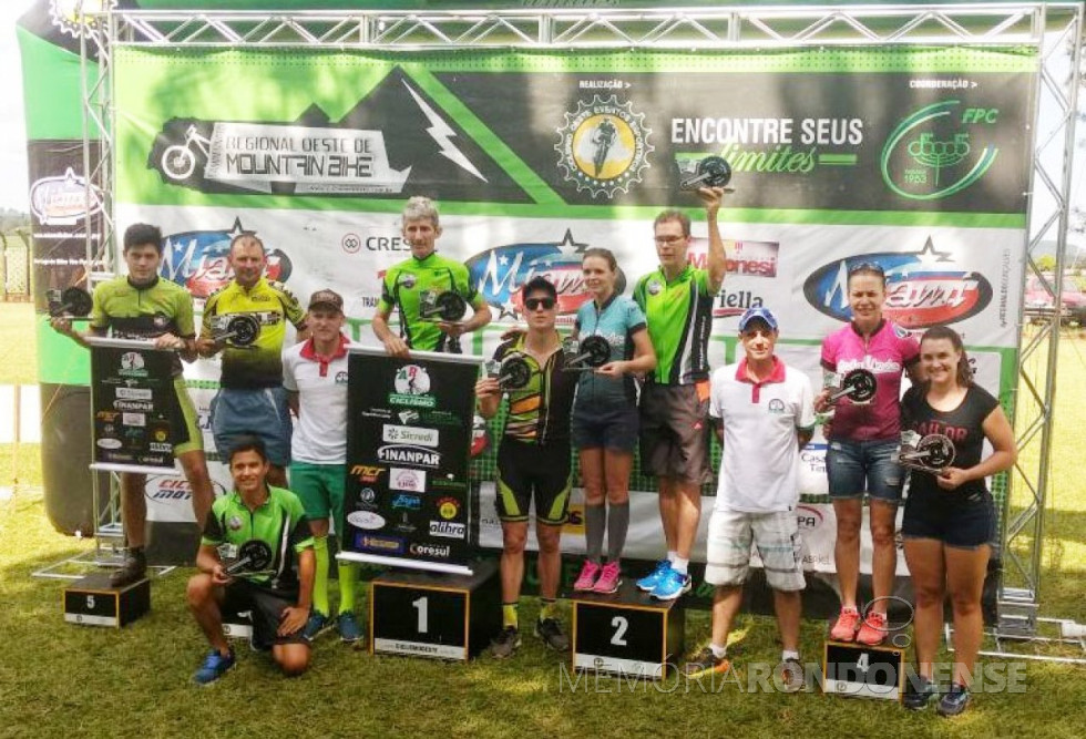 || Ciclistas rondonenses participantes do Campeonato Regional Oeste de Mountain Bike 2018, na cidade de Medianeira. Da esquerda à direita: Jean Michael da Silva, Marcelo Konzen, Douglas Thomas, Paul Lírio Berwig, Leonardo Davi Schaufelberger, Rosângela Cristina Schmitz, Marco Aurélio Stenzel, André Freitag, Marlise Berwig, Maria Muller e Rodrigo Berghofer (agachado). 
Imagem: Acervo ARC - FOTO 8 - 