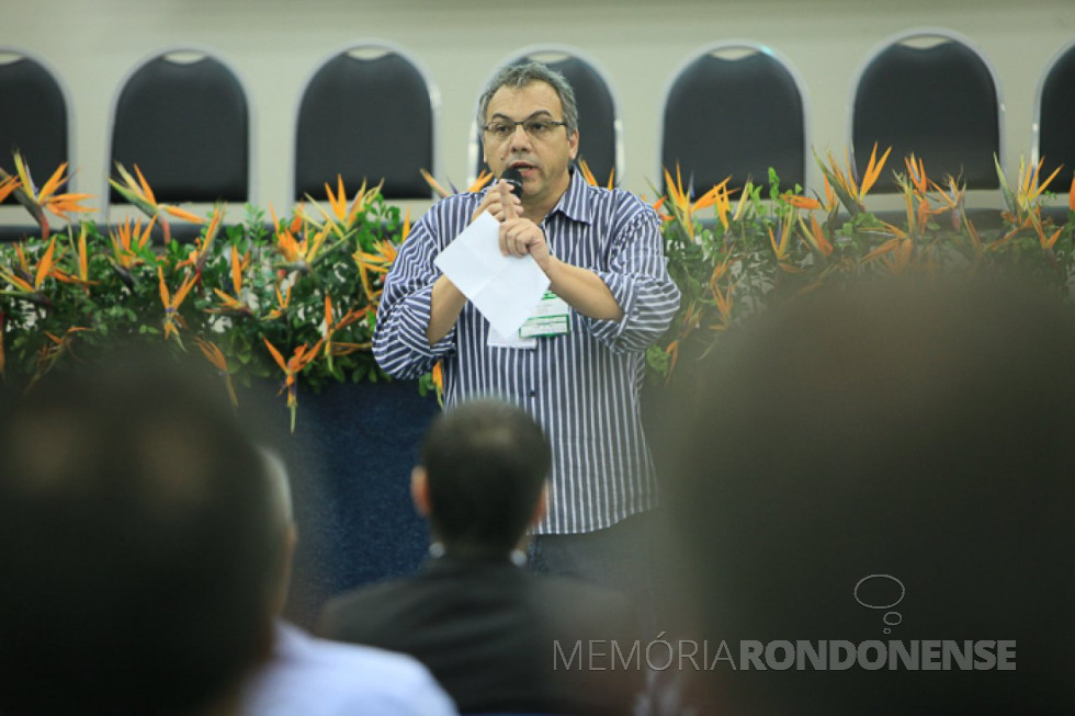 || Arquiteto Mário José Costenaro, ex-presidente da Caciopar, que proferiu palestra em Marechal Cândido Rondon, em outubro de 2016.
Imagem: Acervo ACIFI - FOTO 28 -