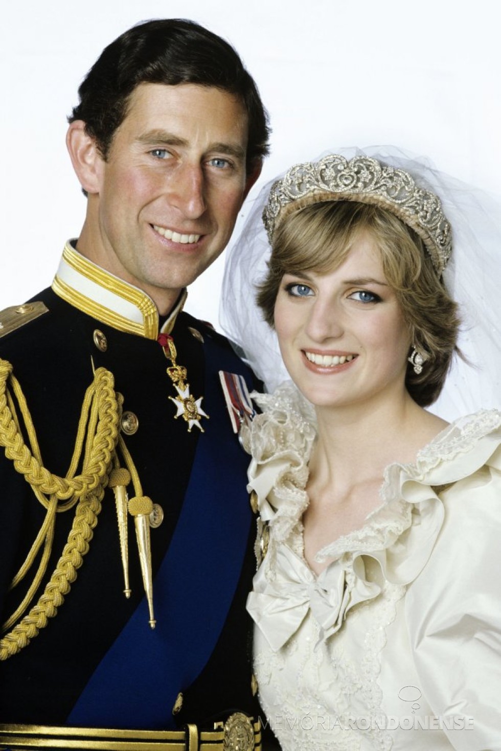 || Principe Charles e Diana Spencer, em uma das fotos oficiais de seu casamento. 
Imagem: Acervo People - FOTO 6 -  