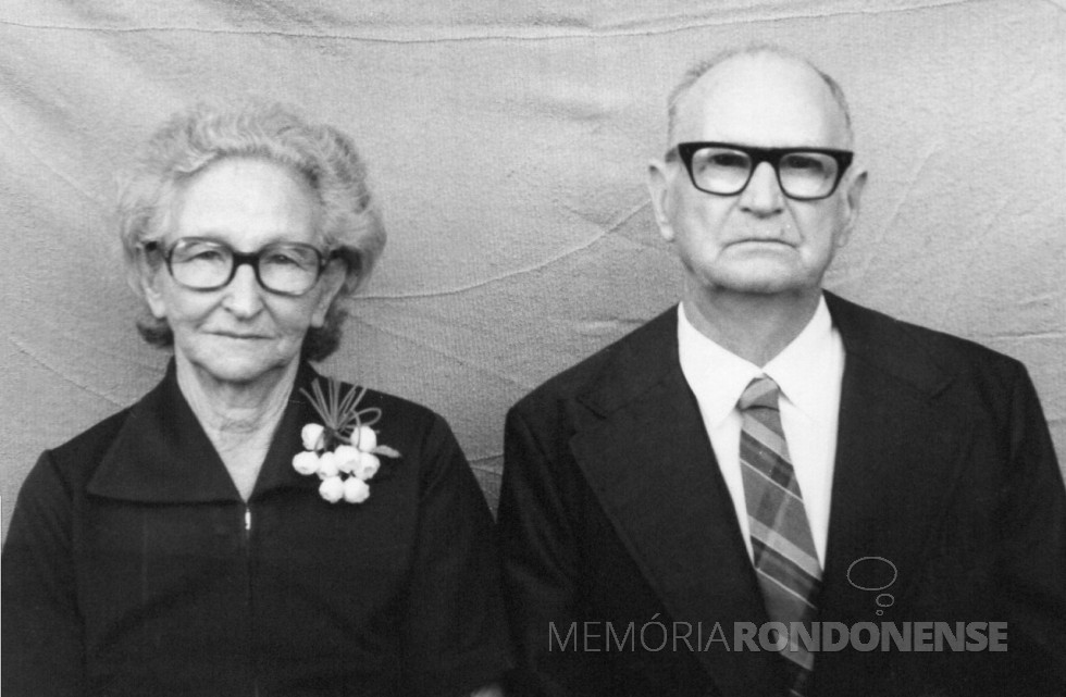 || Casal Emma Schöninger e João Priesnitz fotografados no dia da comemoração de suas Bodas de Diamante, que aconteceu em Marechal Cândido Rondon. 
Imagem: Acervo Brunilda Priesnitz Thessing - FOTO 15  - 