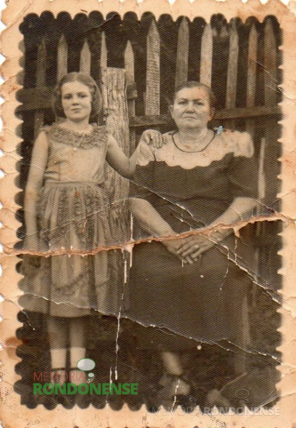 || Catarina Michaud Witeck fotografada em companhia de sua neta Semilda Gauer, na cidade de Peritiba (SC), na década de 1940. 
Imagem: Acervo Izoldi Witeck Adams - FOTO 7 - 