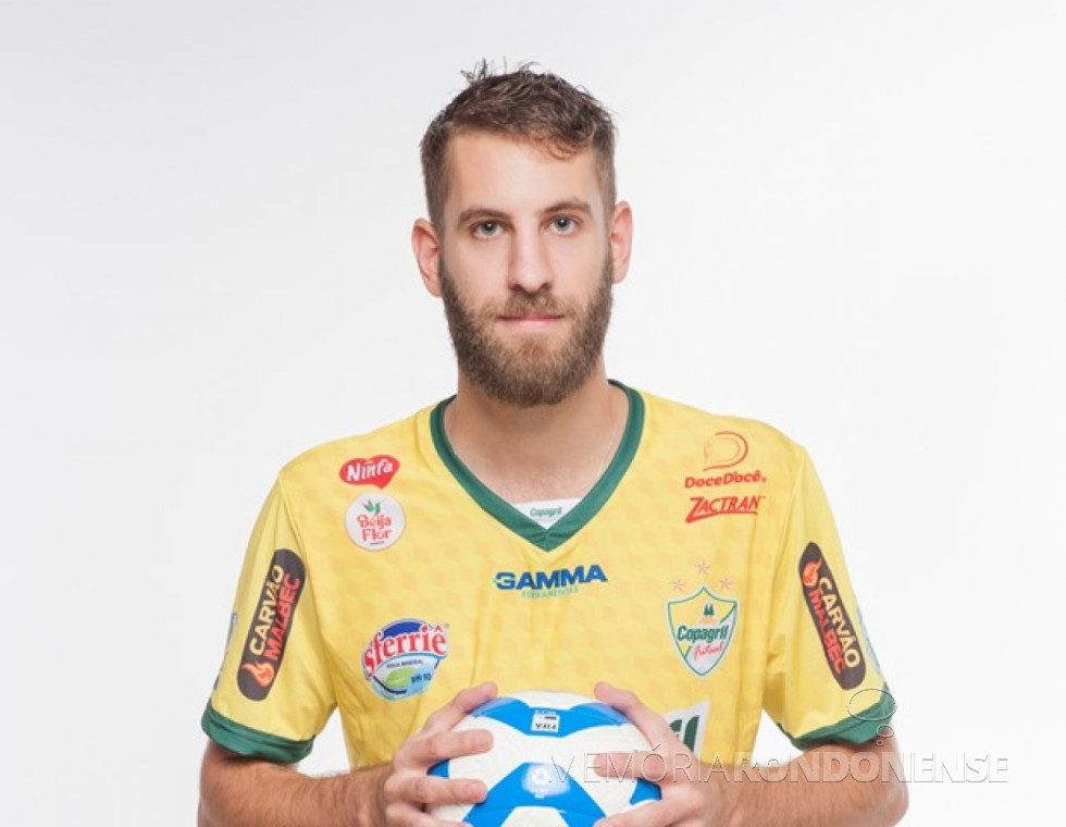 || Jogador Xande, da Copagril Futsal, convocado para a seleção do Uruguai, em final de agosto de 2018.
Imagem: Acervo O Presente - FOTO 8 -