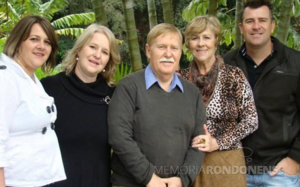 || Hardi Pfeifer com esposa e filhos, ele falecido em novembro de  2017.
Imagem: Acervo O Presente Digital - FOTO 20 -