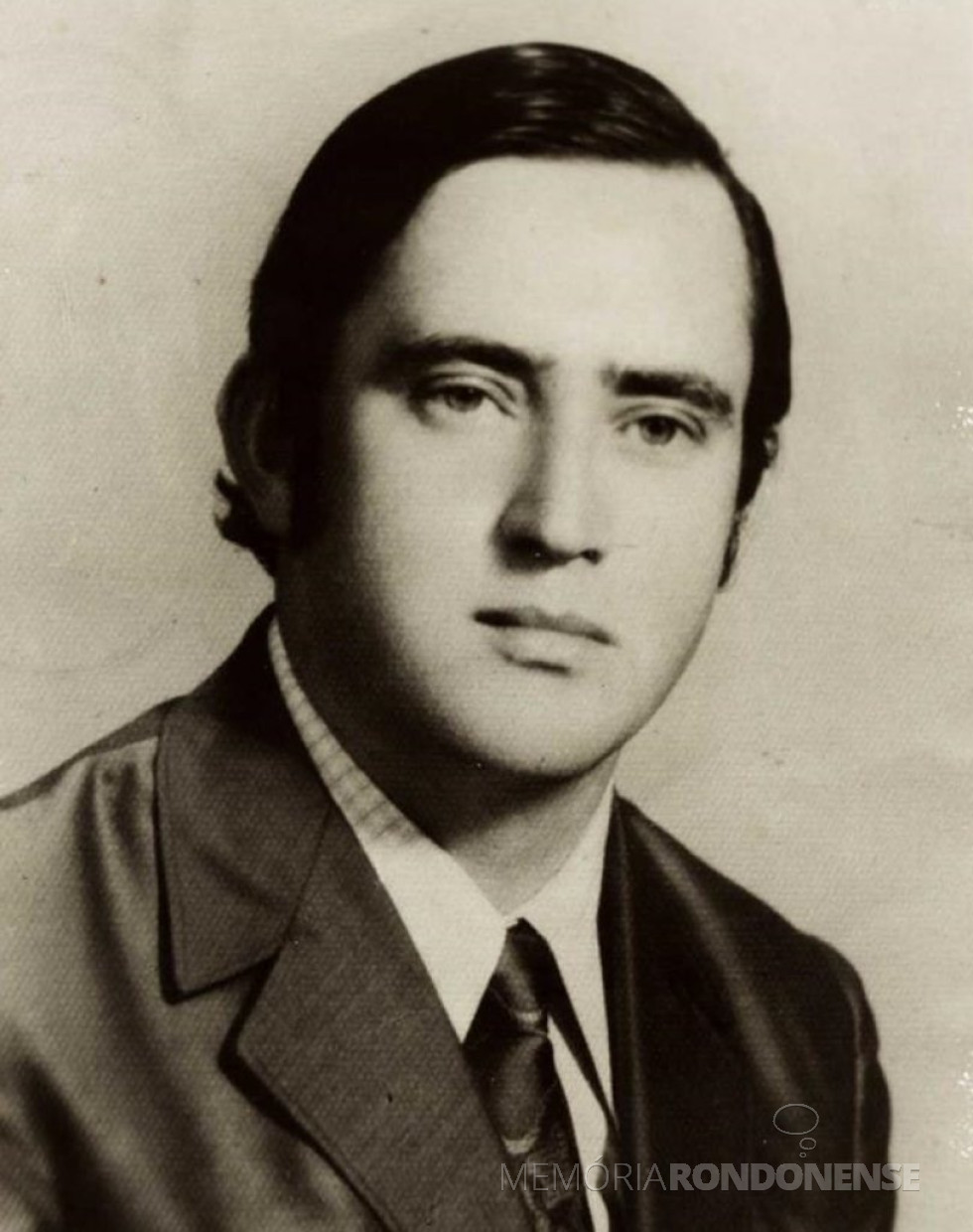 || Padre Carlos Alberto Amaral SVD que assumiu como vigário da Matriz Católica Sagrado Coração de Jesus, de Marechal Cândido Rondon, em 28 de março de 1981 e permaneceu até 05 de fevereiro de 1984. Imagem: Acervo Memoria Rondonense - FOTO 9 -