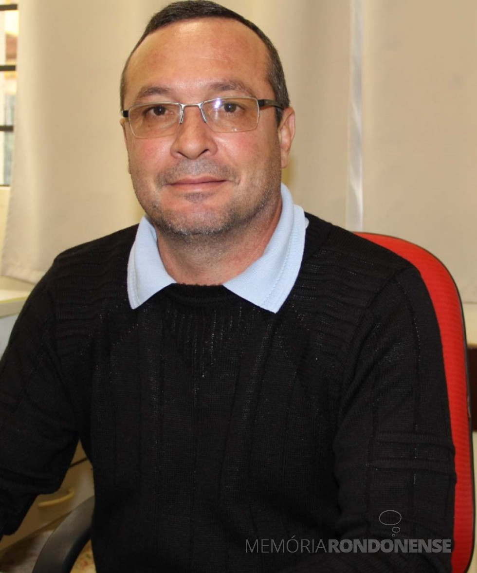 || Professor Aldair Boaro, diretor do Colégio Estadual Pato Bragado, por ocasião da classificação histórico no ENEM 2017.
Imagem: Acervo Imprensa - PM Pato Bragado - Crédito: Mirelli Besso - FOTO 11 -