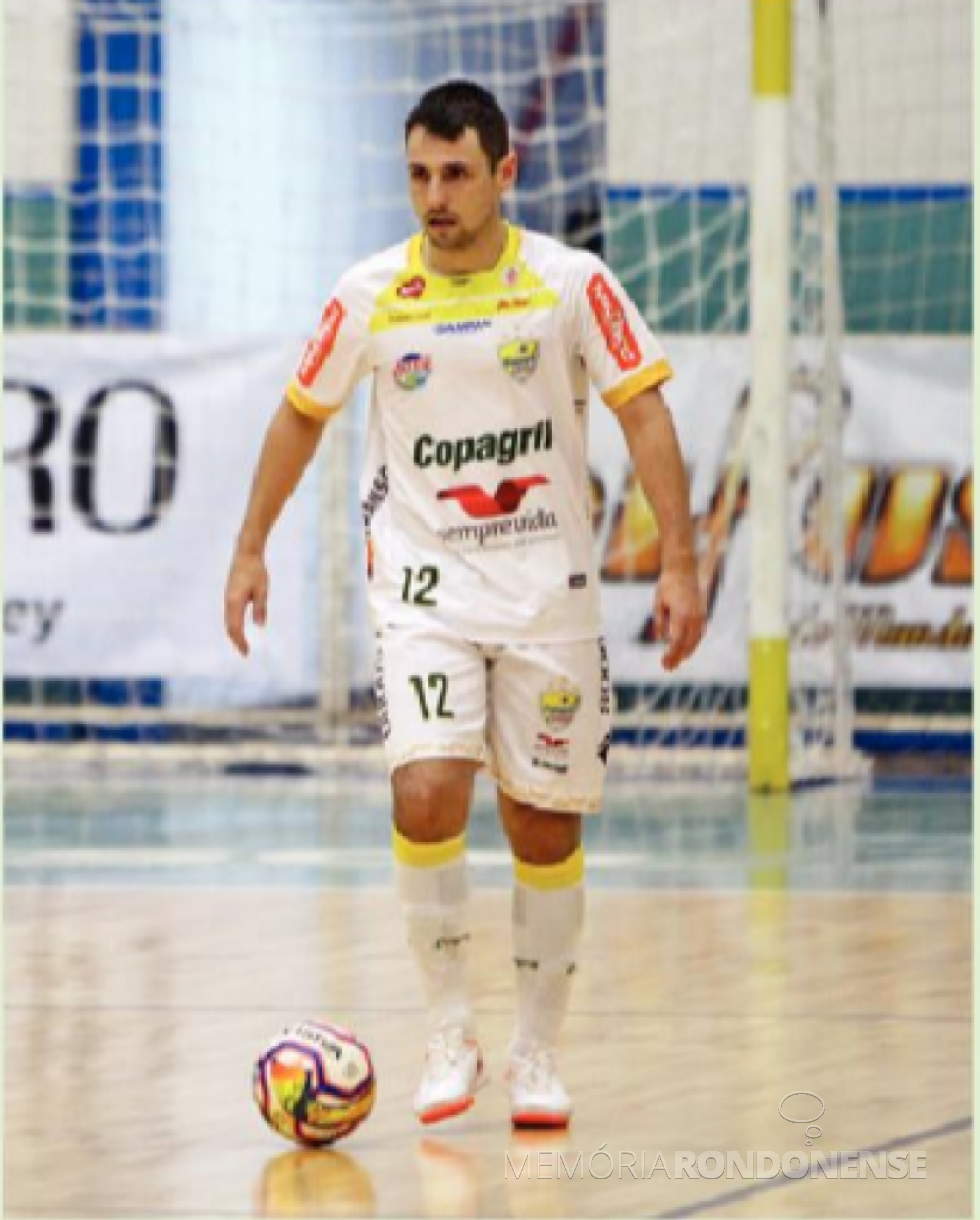 || Atleta Bruno Petry que deixou a equipe da Copagril Futsal no final da 1ª quinzena de junho de 2019 para jogar na Espanha.
Imagem: Acervo O Presente - Crédito: Fernando Ames/ Copagril - FOTO 21 --