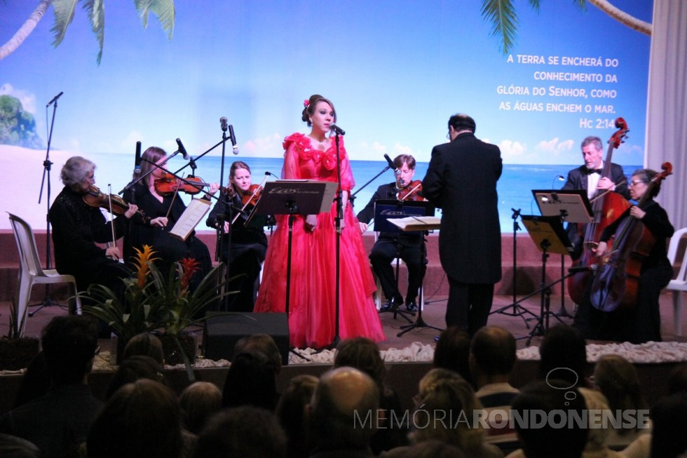 || Cantora lírica Luiza Wuaden em sua apresentação em Marechal Cândido Rondon, em julho de 2016. 
Imagem: Acervo O Presente - FOTO 6 - 