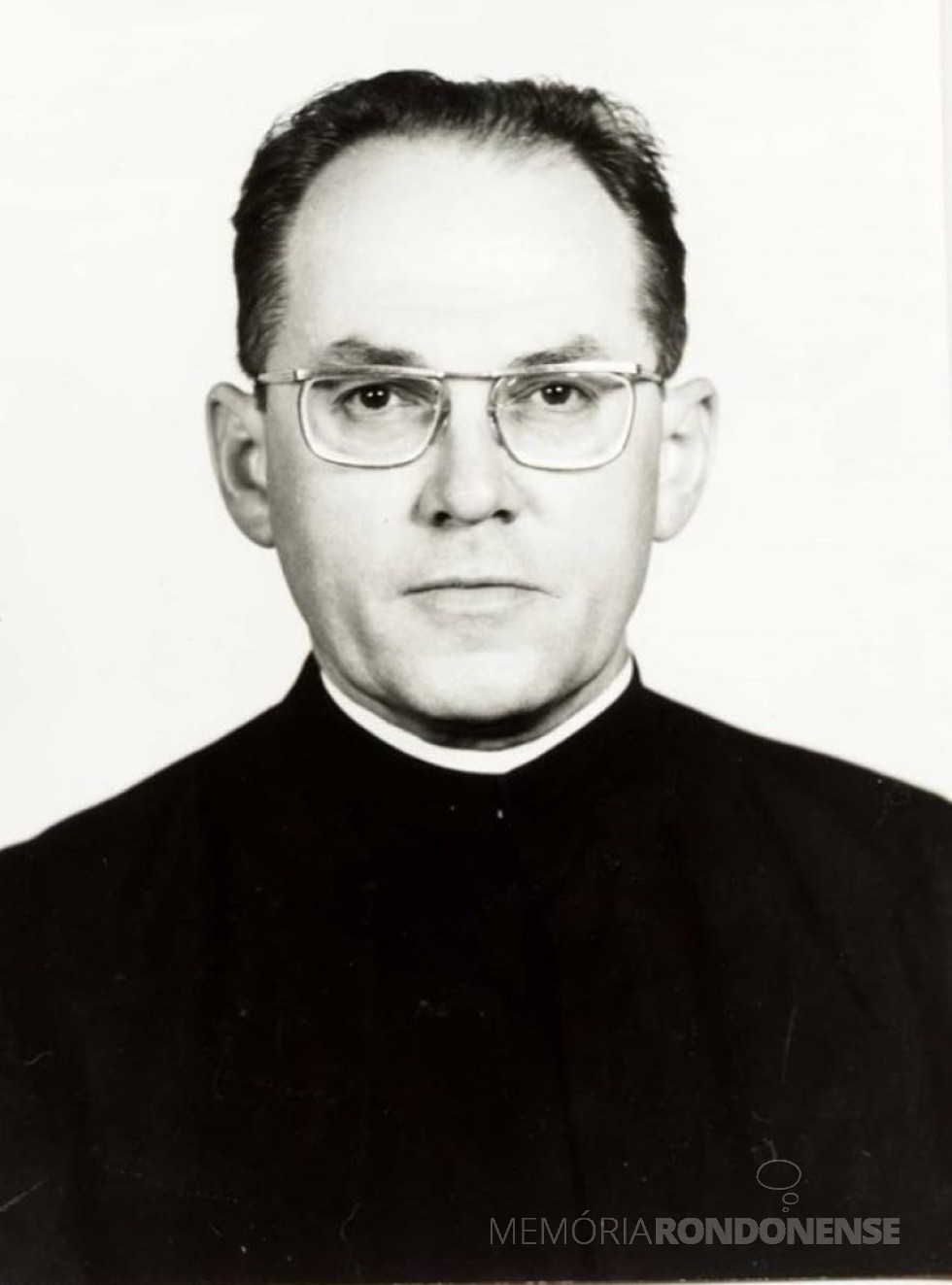 || Padre Hans Lamprecht SVD, assumiu como  4º vigário da Igreja Matriz Sagrado Coração de Jesus, em 1977.  
Imagem: Acervo Miguel Fernandes Reichert - FOTO 7