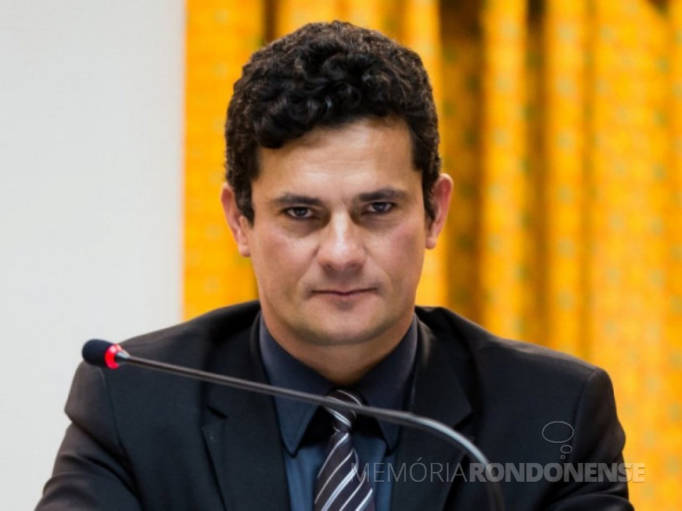 || Juiz Sérgio Fernando Moro, natural de Maringá, titular da 13ª Vara Criminal da Justiça Federal de Curitiba, responsável pelas ações penais da operação Lava -Jato, exceto de políticos com foro privilegiado. Imagem: Acervo veja.abril.com.br - FOTO 9