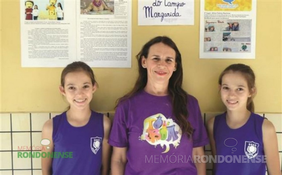 || Karine Rachow, a professora Marlene Habowski Amorin, e Aline Rachow, da Escola de Estadual de Campo de Margarida. As duas irmãs gêmeas são vencedoras de diversos concursos. 
Imagem: Acervo O Presente - FOTO 15 -