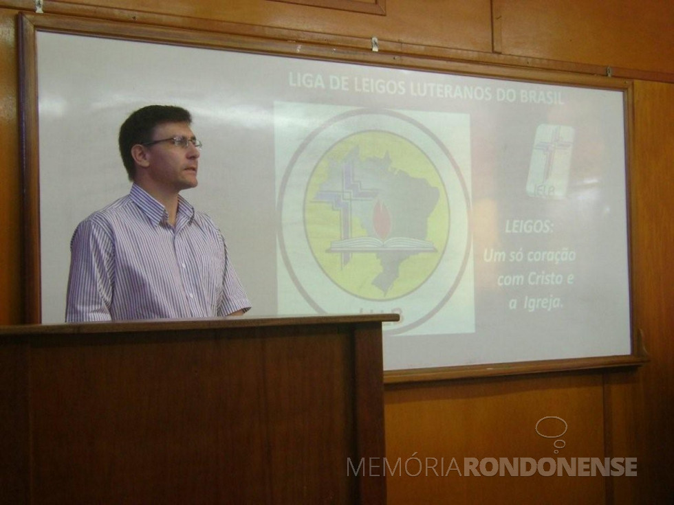 || Pastor Emerson Zielke que assumiu a direção do Colégio Luterano Rui Barbosa, em 18 de agosto de 2014. 
Imagem: Acervo reijesusnh.blogspot.com.br - FOTO 14 - 