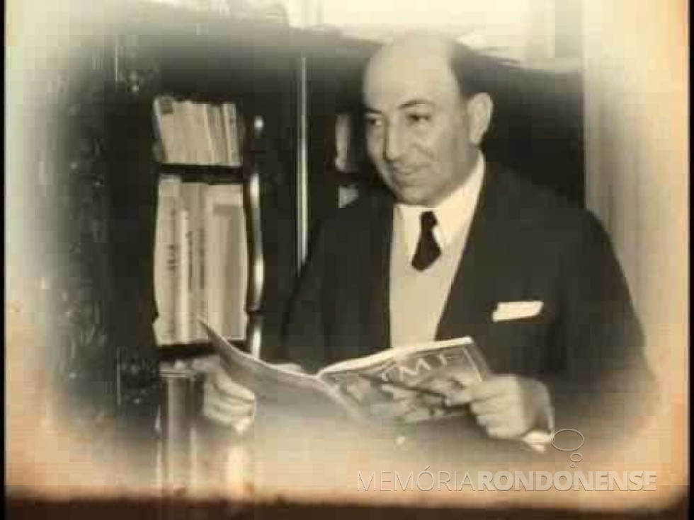 || Nagib Chede Abrahão, pioneiro da televisão no Paraná, em outubro de 1960.
Imagem: Acervo www.memóriaparanaense.com.br. - FOTO 8 -